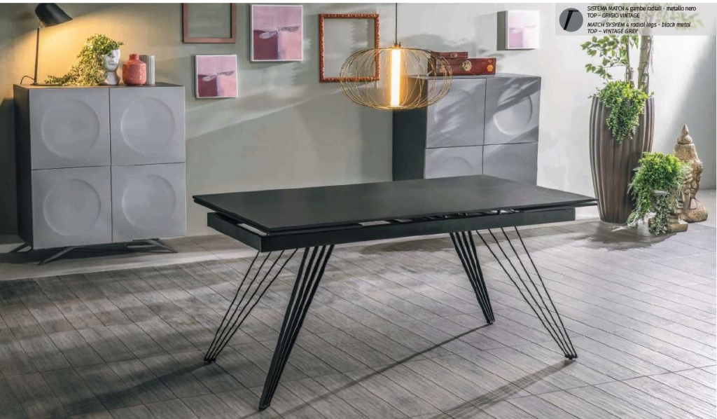 Tavolo 160x90 cm con top in vetro bronzo effetto marmo e gambe